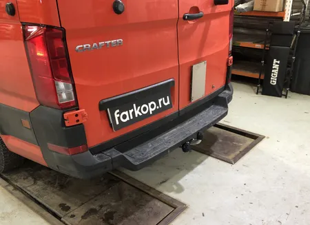 Фаркоп Galia для Volkswagen Crafter 2017-, (для а/м со ступенькой, одинарные колеса сзади)  V085A в Красноярск